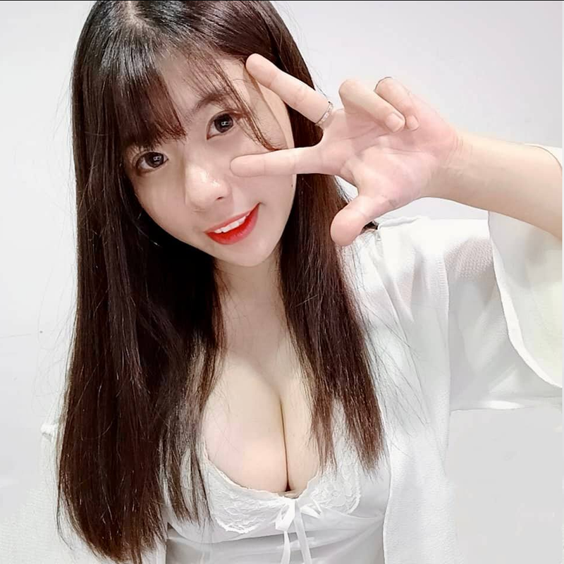 酒店體驗師 平常也有在網上po感想
外貌很氣質的一個女生哦 身高高挑
大長腿 性格也很好 目前報班短期兼職中