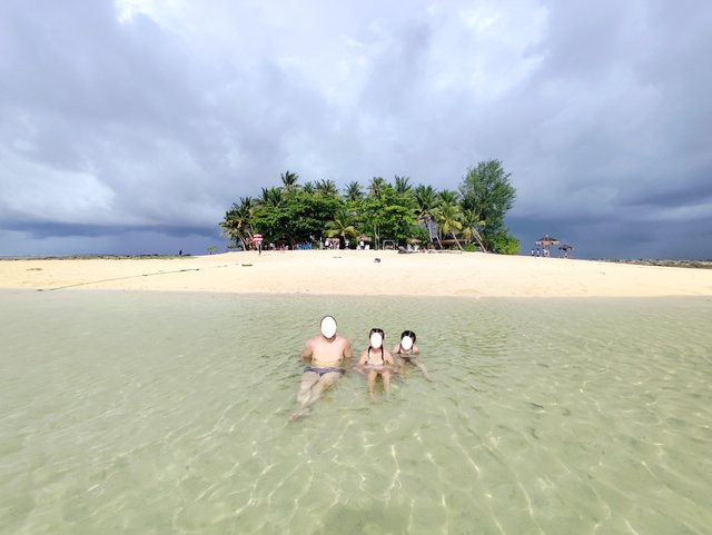 --DÍA 4 (14 junio): Tri-island (Daku, Guyam y Naked) + Mam-on - Un mes por Filipinas y Tailandia con niñas (2025) (7)