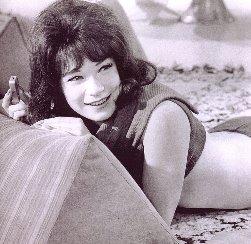 Shirley_MacLaine_b89