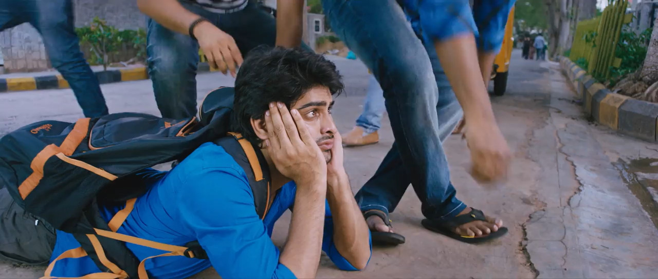 Lakshmi Raave Maa Intiki 2014 WebRip [Tamil + Telugu] 480p 720p ESub Screenshot