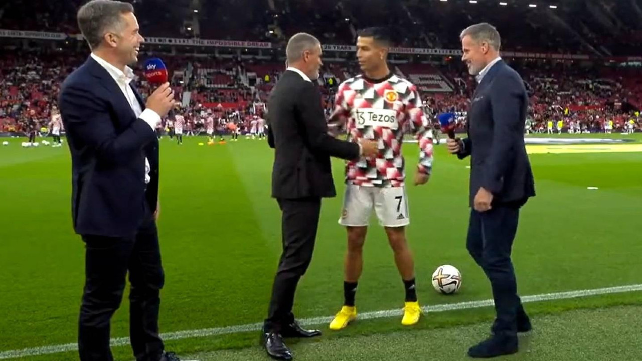 Cristiano Ronaldo niega saludo a Jamie Carragher 