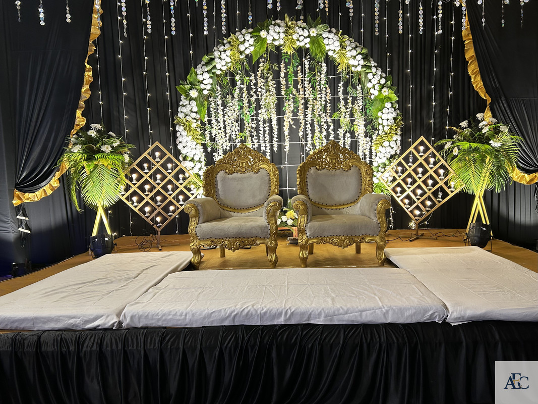 Black and Gold Reception Decor 3