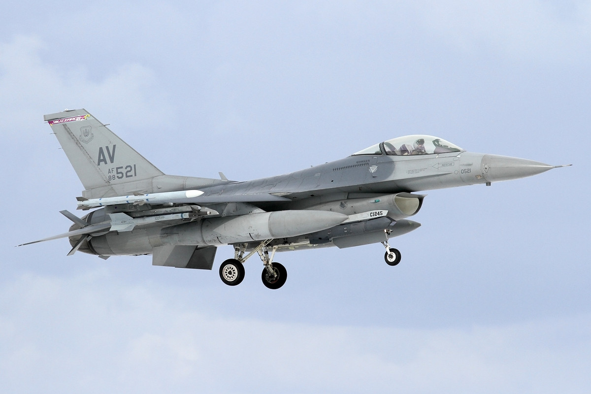 132_F-16C_USAFE_88-0521 ∕ AV_510 FS