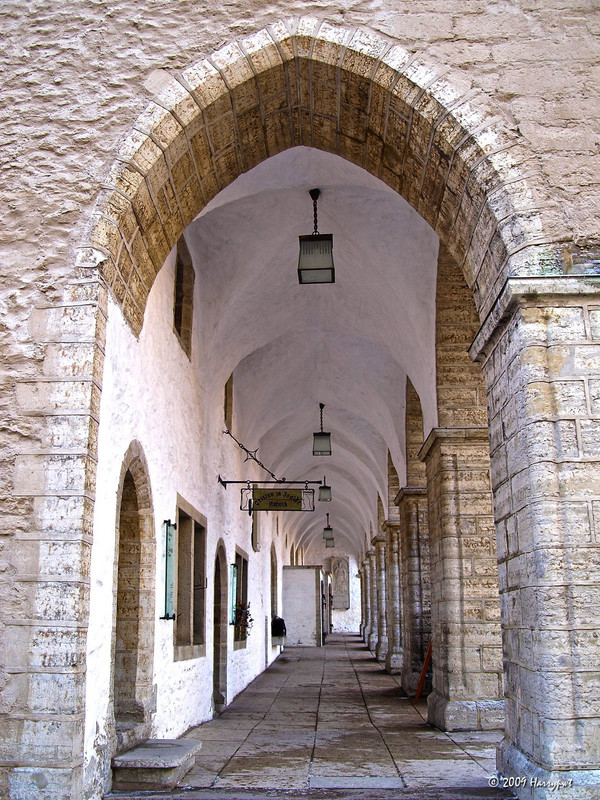 white-pillar-arches.jpg
