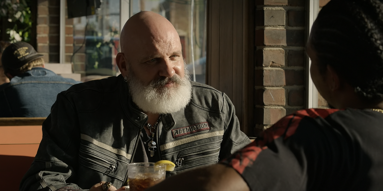 Heels.S01E06.House.Show.1080p.10bit.AMZN.WEB-DL.DDP5.1.HEVC-Vyndros.mkv_snapshot_09.23_[2021.09.20_1