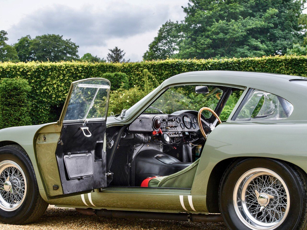 7CFC2D6B-26A3-444A-B7F6-02A833EB7F94