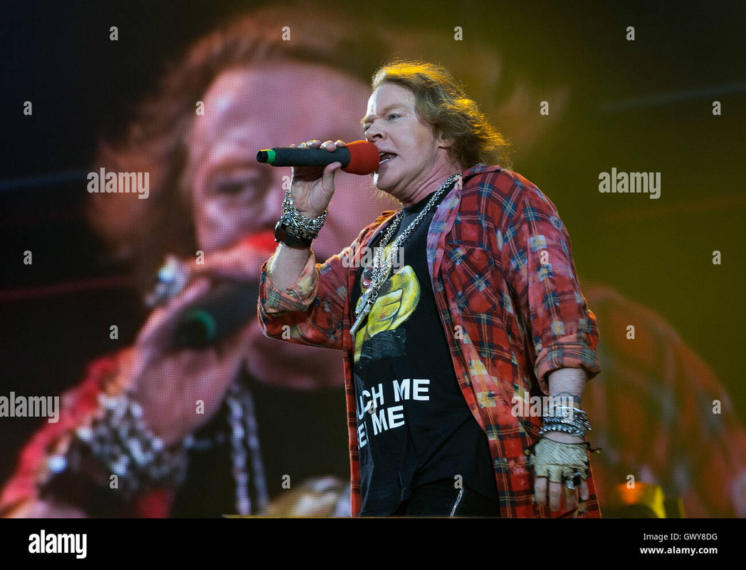 acdc-and-axl-rose-perform-the-first-nigh