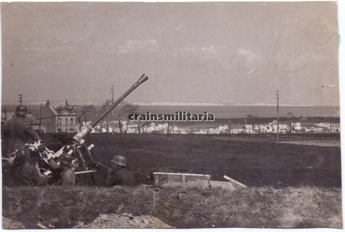 Orig. Foto FlaK Geschütz Stellung mit Tarnung am Küste Frankreich Italien 1944