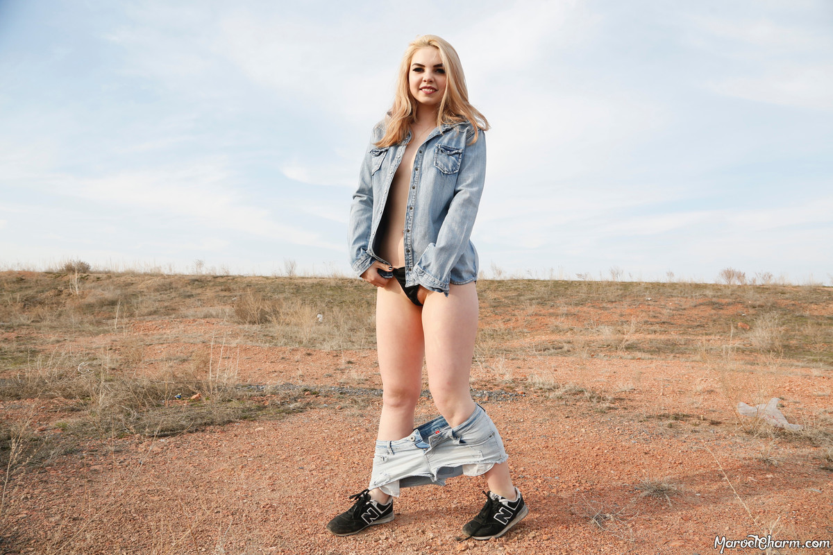 MarvelCharm_Rebecca-Denim-Peek-115