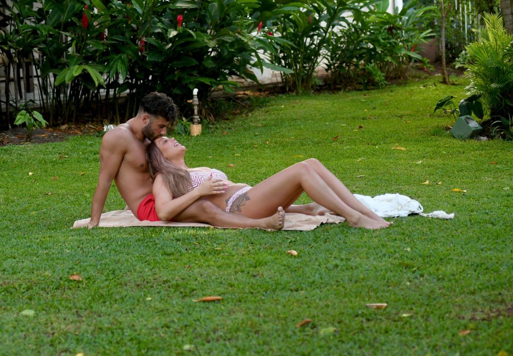 Charlotte-Crosby-Sexy-upskirt-STARS-com-9