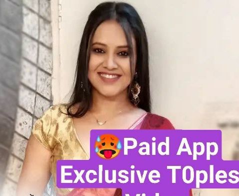 Priya gamre hot model teasing topless live primium show Latest viral