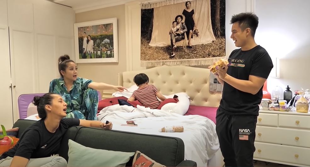 Baim menemukan kue pemberiannya ketika lebaran