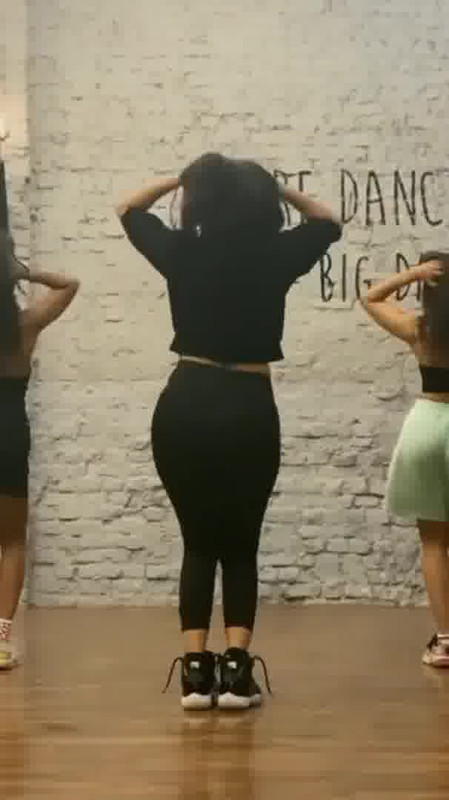 bollywood_maal-1602902318097145856-20221214_111427-vid1-114 [MConverter.eu]