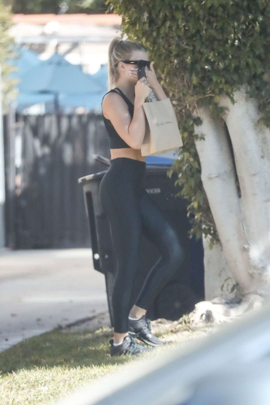 sofia-richie-friendshouse-04