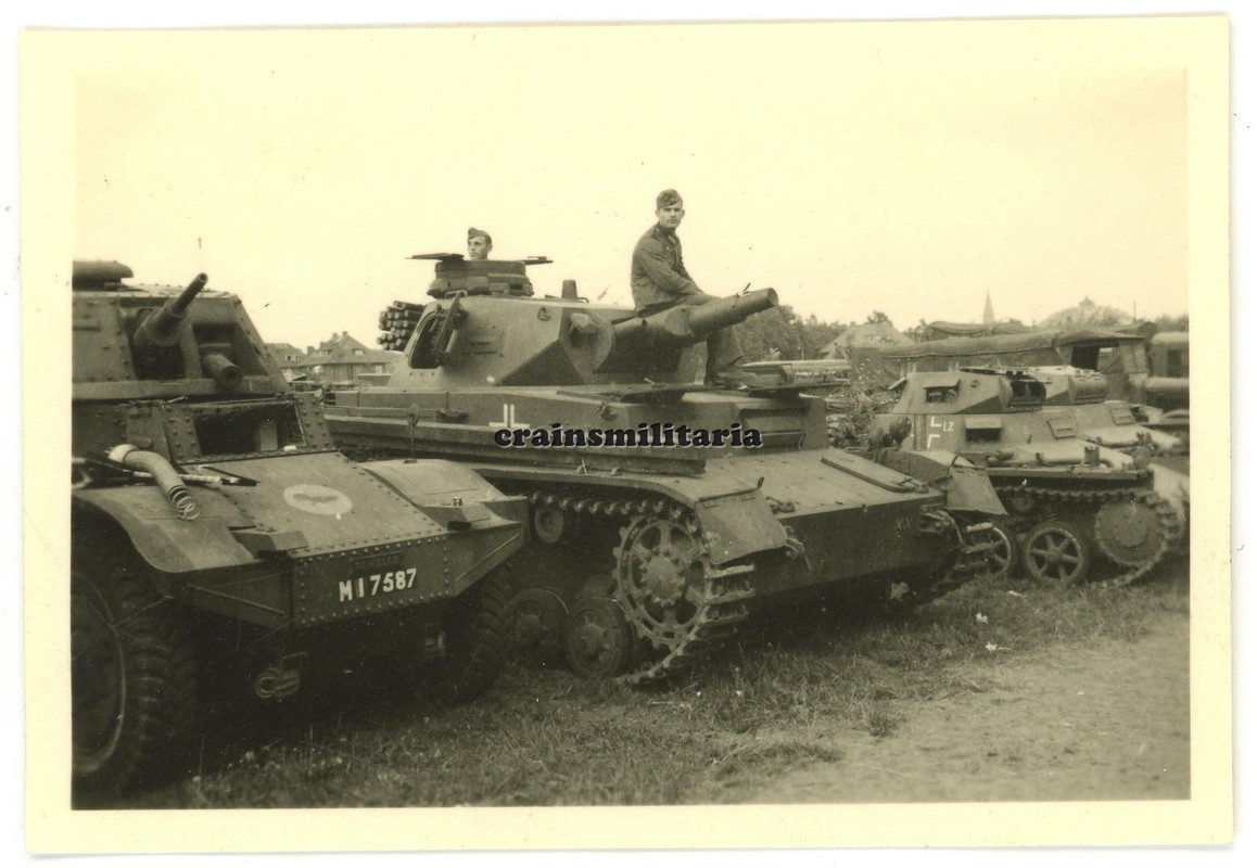 Orig. Foto Frankreich Beute Panzerspähwagen und 9.PD Panzer III in Holland 1940
