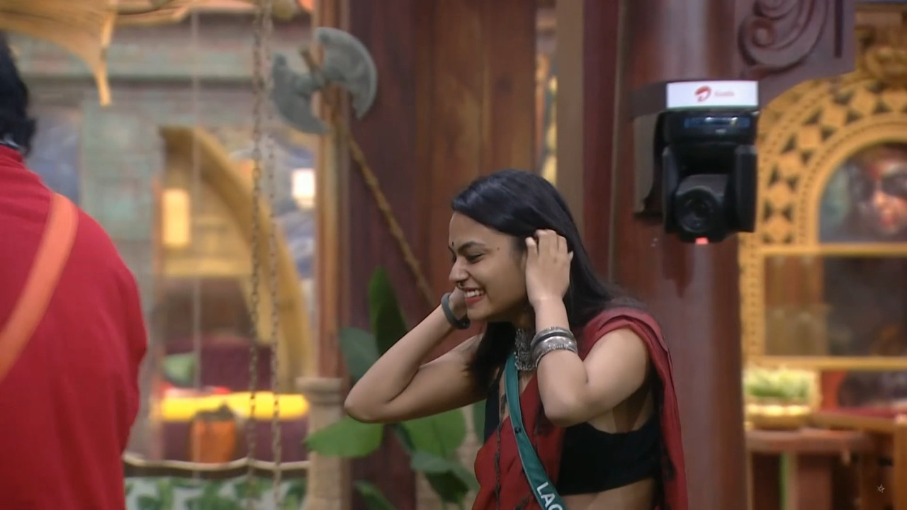 Big Boss Lachu Hot pierced Navel compilation.mkv_snapshot_03.27.346