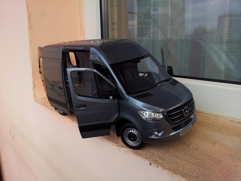 mercedes sprinter diecast model