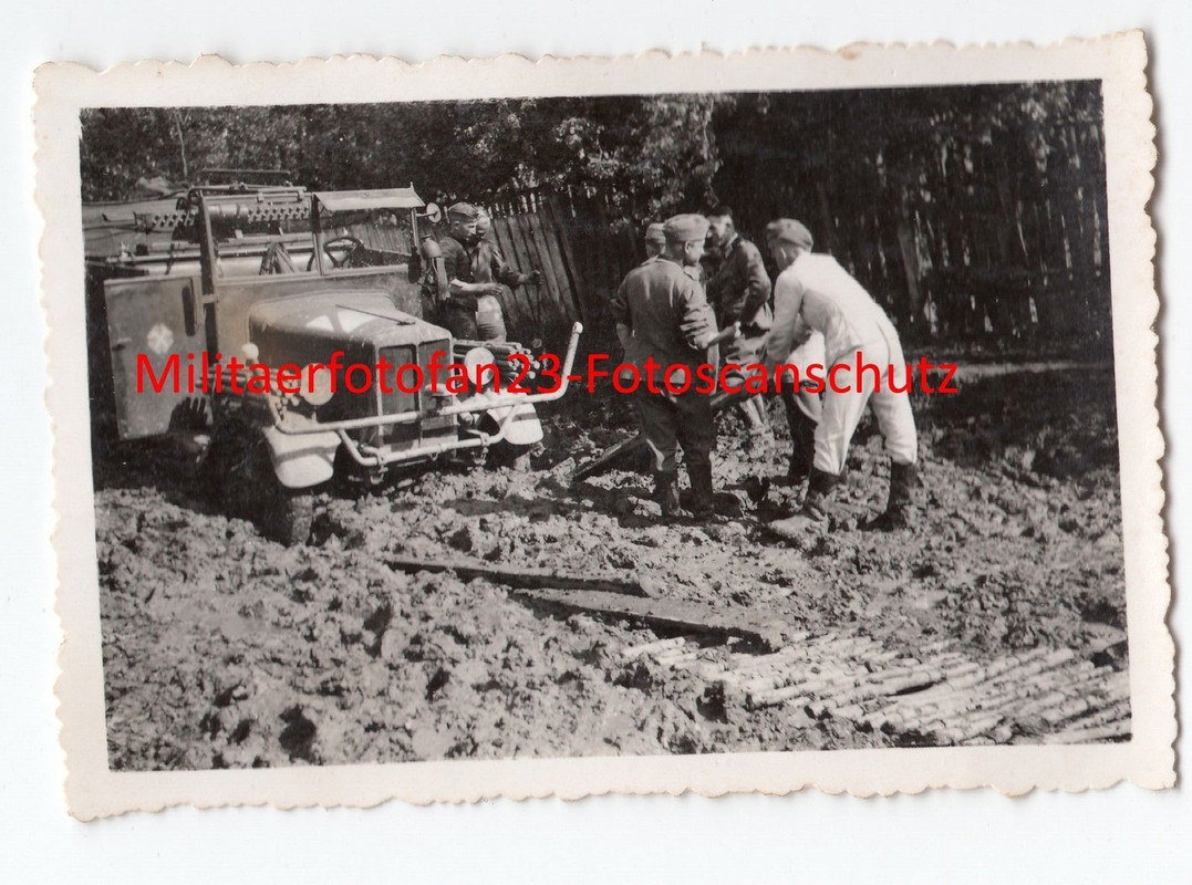 Wehrmacht schwerer Diesel LKW Zugmaschine im Schlamm in Rußland 1942