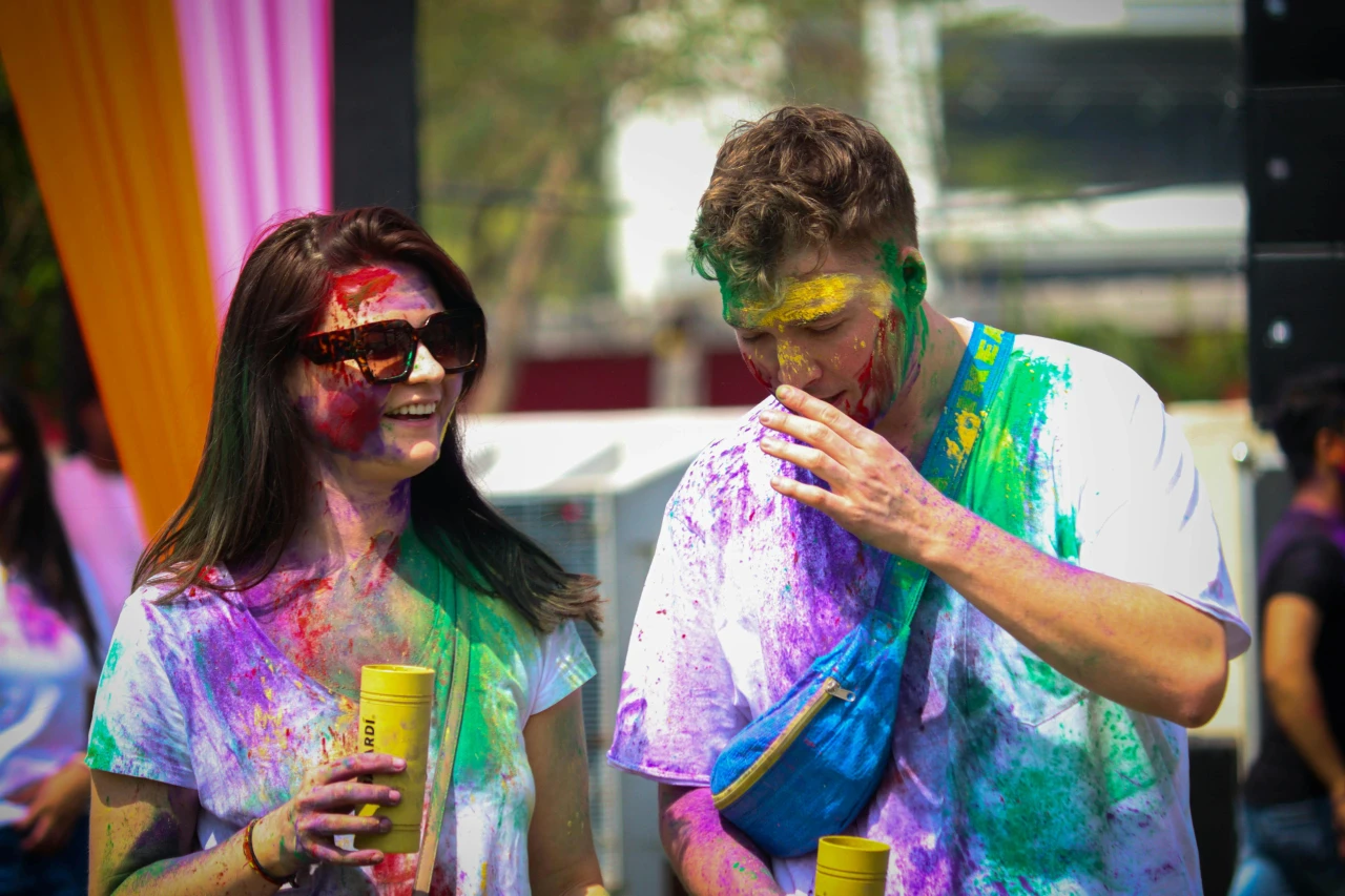 International couple enjoying Thrill Wali Holi Pushkar 2026 tour and color celebration