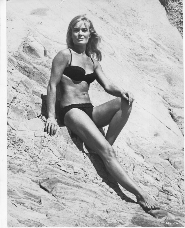 Shirley_Eaton_a17