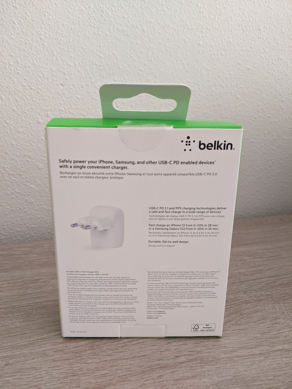 Belkin-Boost-Charge-20-W-caja-atras.jpg
