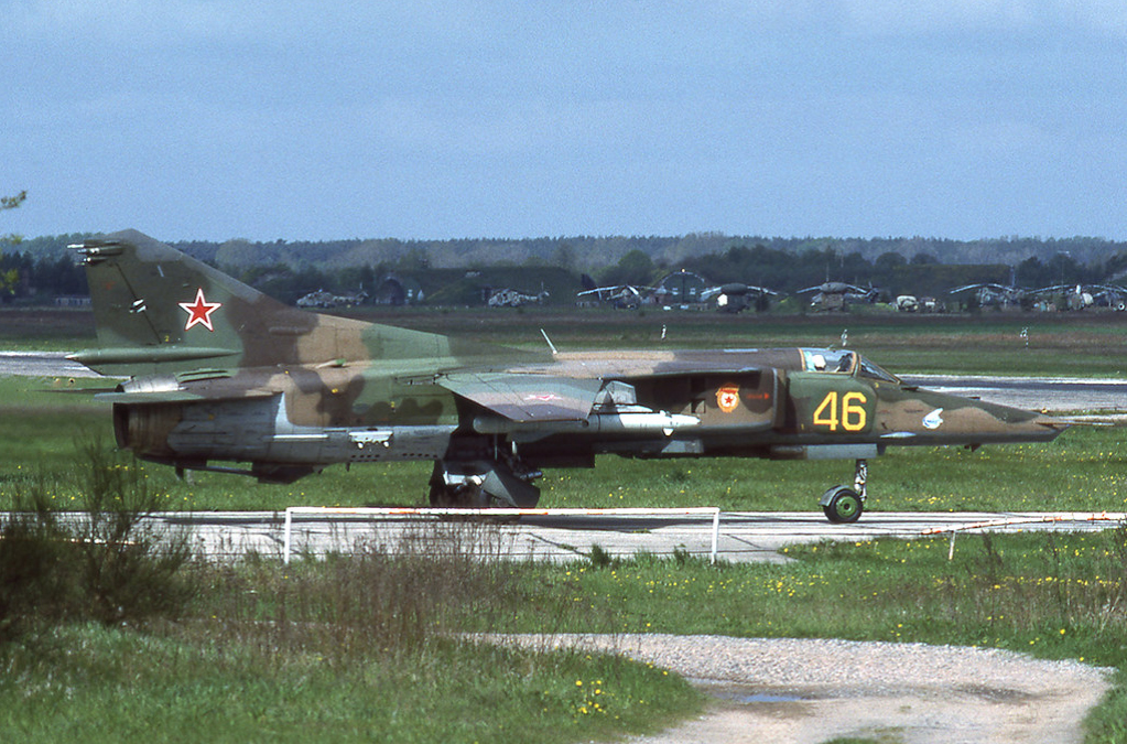 19 GvAPIB Mig-27D Yellow 46_61912561310 (3)