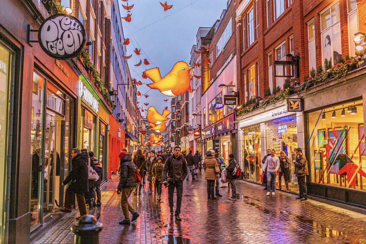 people-carnaby-st-soho-london-dis.jpg
