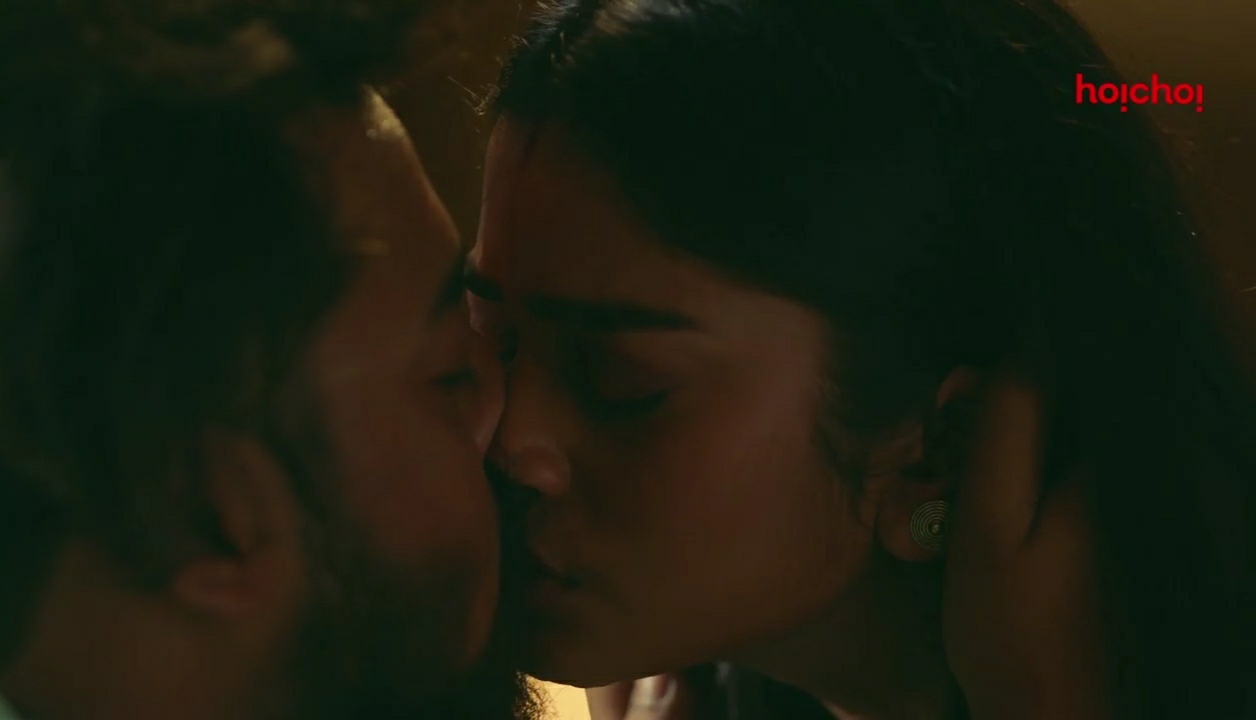 Charitraheen Movie Screenshot