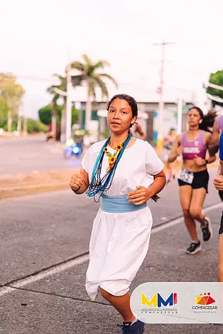 Más de 1500 atletas celebraron la independencia en la media maratón
