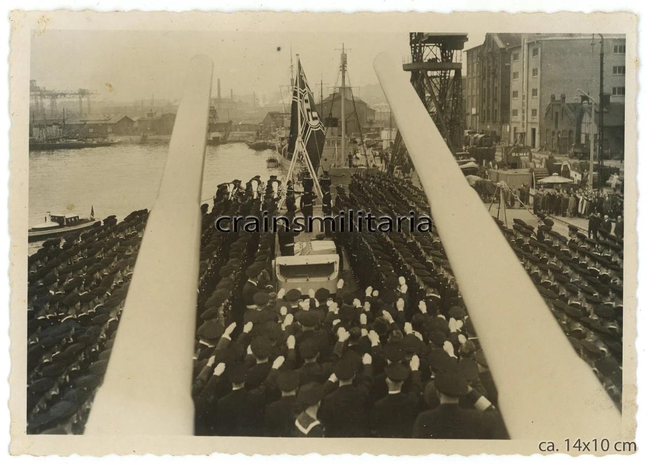 Orig Foto Indienststellung Kreuzer Prinz Eugen im Hafen KIEL Schiff 1940