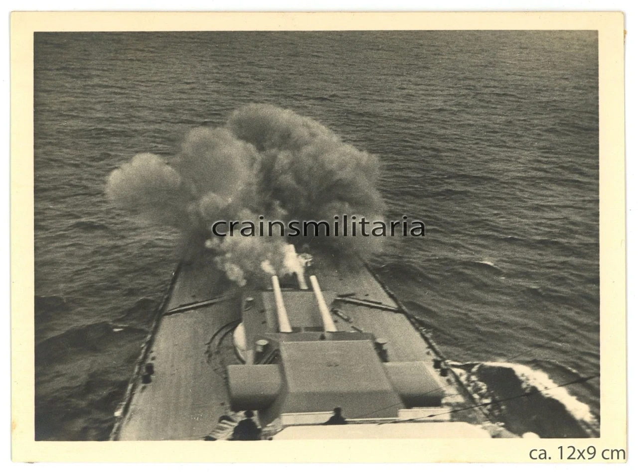 Orig Foto schwere Kreuzer Prinz Eugen Schiff ca 1940 Geschütz Turm b Feuern