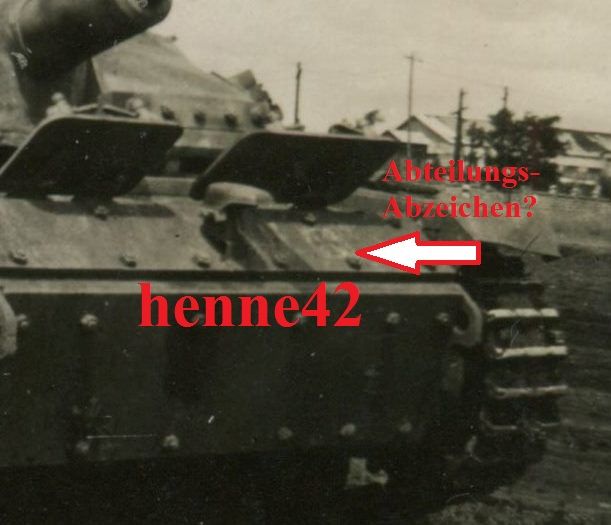 Foto Sturmgeschütz III mit Seitenschürze mit unb