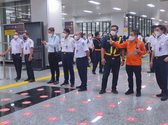 Direktur Utama KAI Didiek Hartantyo turun langsung ke Stasiun Manggarai pada Senin (30/5/2022) atau hari ke-3 penerapan Switch Over ke-5 Stasiun Manggarai.