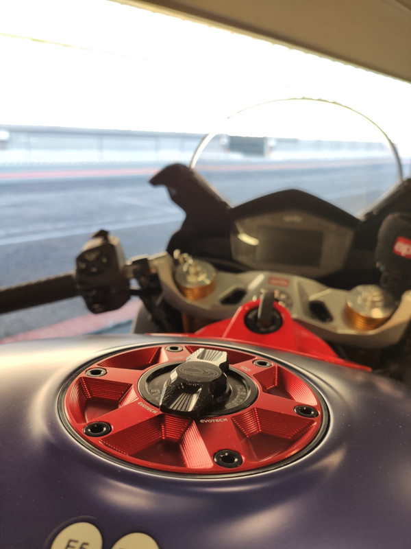 3C273A0B-3766-49D3-BE76-1CF6E0457553