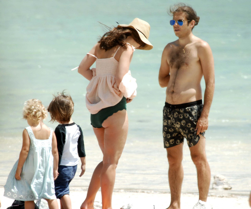 CelebsFlash.com_KK_Bik_062918__39_