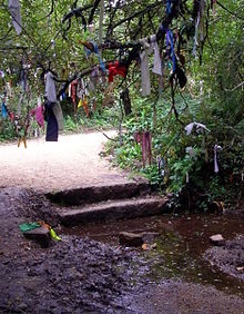 Apotropaic ‘witches’ marks and other ritual uses of caves Clouties-near-madron-well