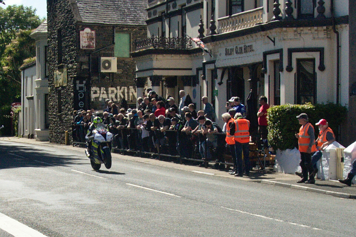 Vmax Tour 2019 au TT à l'île de Man R-DSC9613