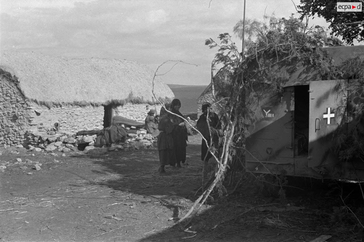 Un village tunisien où se sont installés des éléments de la 10.Panzer-DIvision.