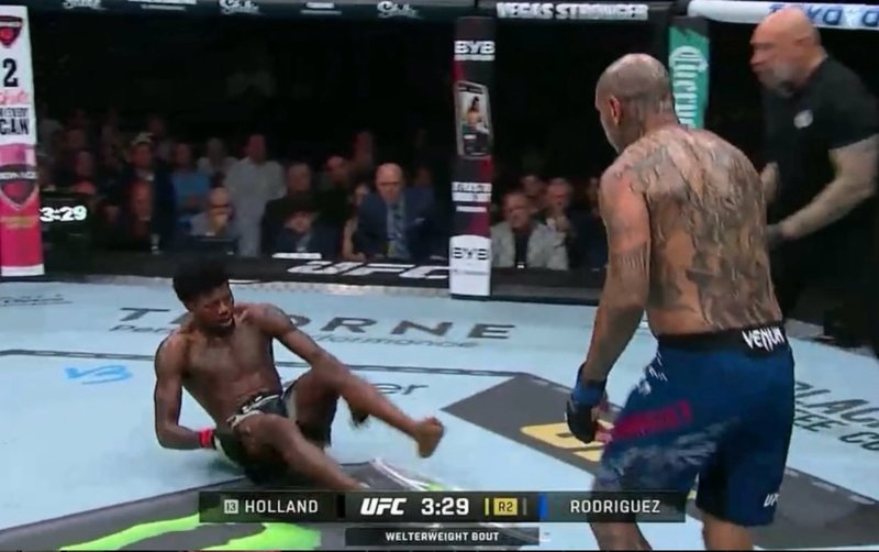 Кевин Холанд и още двама отишли в болницата след UFC 318