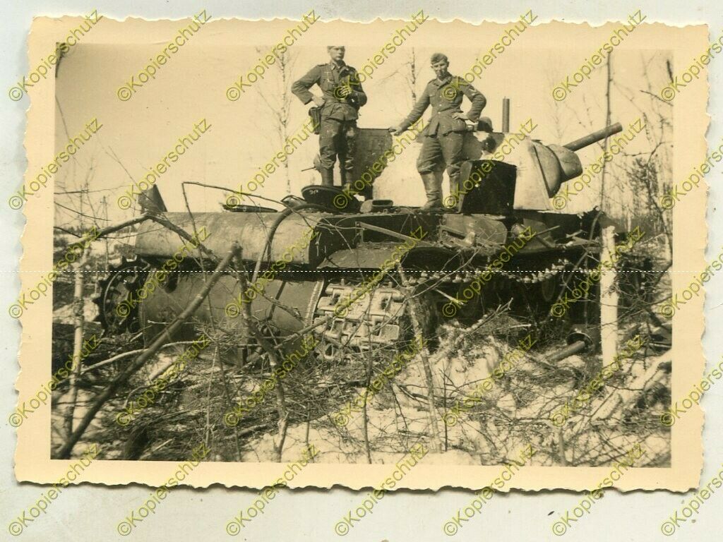 Foto, Wehrmacht, zerstörter Panzer bei Klosterdorf (Kostyrka), U