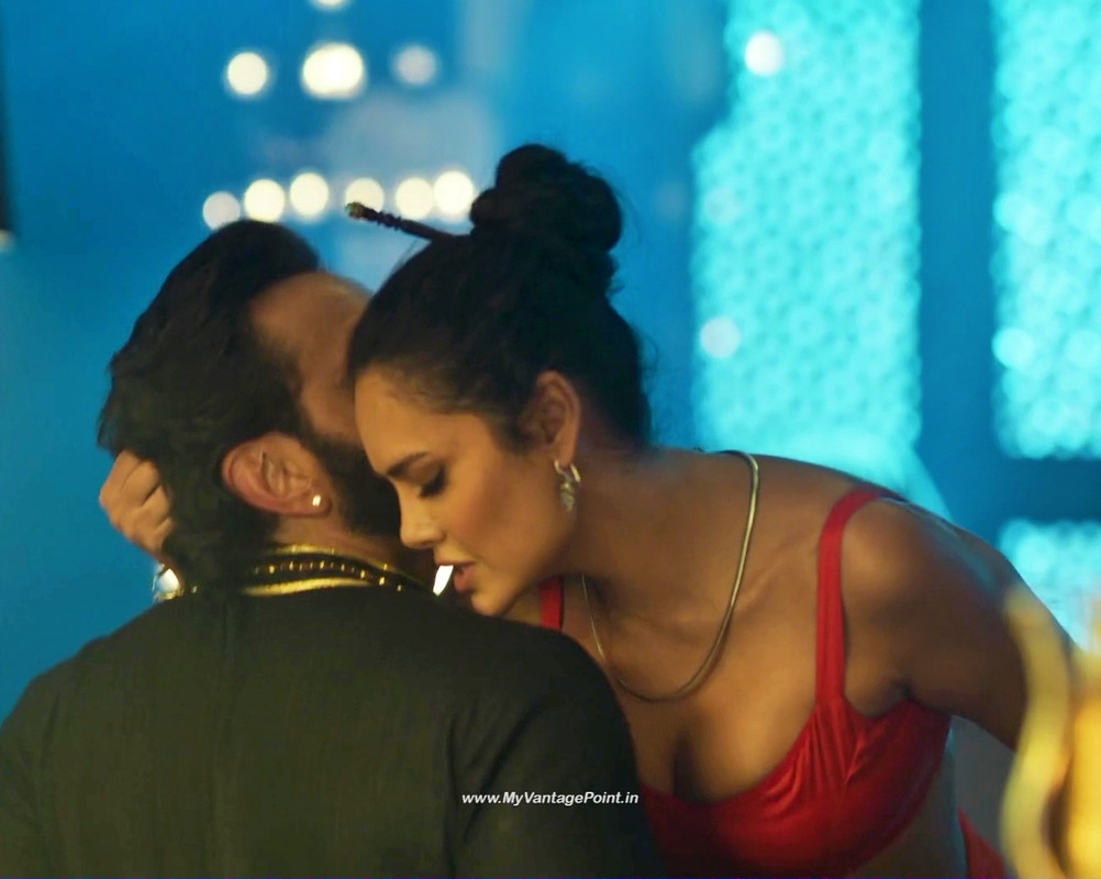 48Esha Gupta Hot in Aashram Web Series