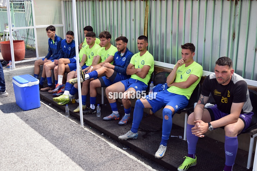 , &Pi;&alpha;&nu;&theta;&omicron;&upsilon;&rho;&iota;&alpha;&kappa;ό&sigmaf;- &Pi;&alpha;&lambda;&lambda;&eta;&xi;&omicron;&upsilon;&rho;&iota;&alpha;&kappa;ό&sigmaf; 3-0: &Mu;&epsilon; &tau;&omicron; &delta;&epsilon;&xi;ί &sigma;&tau;&alpha; &mu;&pi;&alpha;&rho;ά&zeta; &mu;&epsilon; &chi;&alpha;&tau; &tau;&rho;&iota;&kappa; &tau;&omicron;&upsilon; &Alpha;&gamma;&gamma;&epsilon;&lambda;ή (&phi;&omega;&tau;&omicron;&gamma;&rho;&alpha;&phi;ί&epsilon;&sigmaf;)