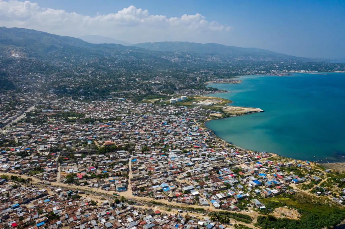 Hait-38-personas-tomadas-como-rehenes-por-una-pandilla-en-Port-au-Prince-Cuba-Impacto