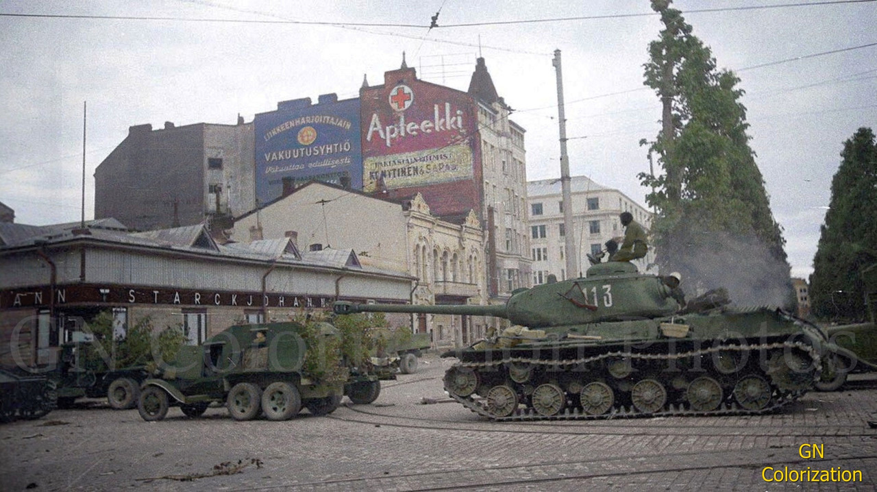 IS-2 - Page 2 IS-2-sovi-tique-Vyborg-1944