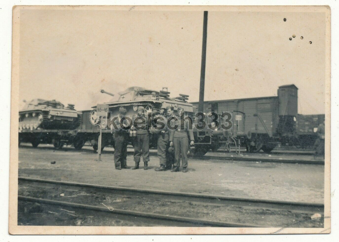 Foto Sturmgeschütz Panzer Eisenbahn Transport Braschowka Ukraine