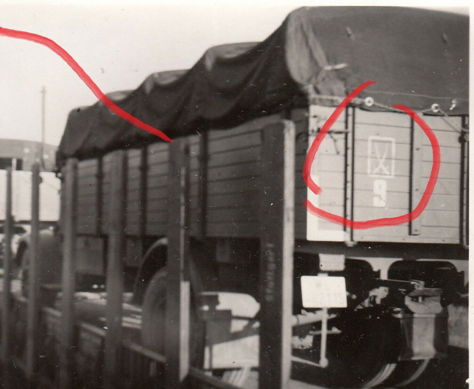 Foto LW Soldat Fallschirmjäger Mercedes Benz LKW Wappen Mailing Kennung