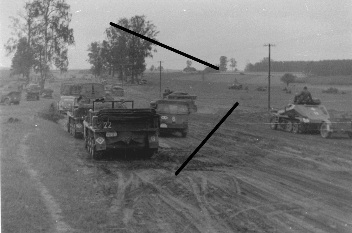 Rußland Ostfront Schützenpanzerwagen Sd.Kfz Halbkette Vormarsch