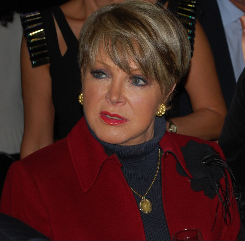 Lolita Ayala le regala una sudadera a Jamie Lee Curtis y se vuelve viral