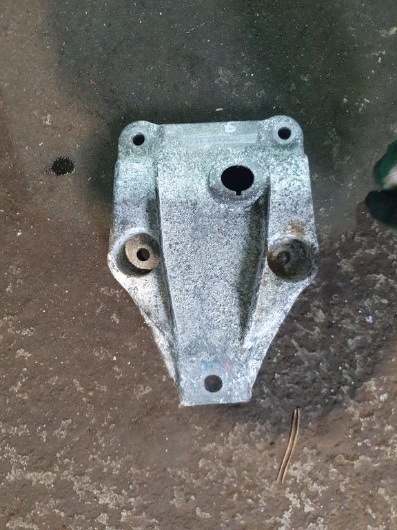 Кронштейн опоры двигателя