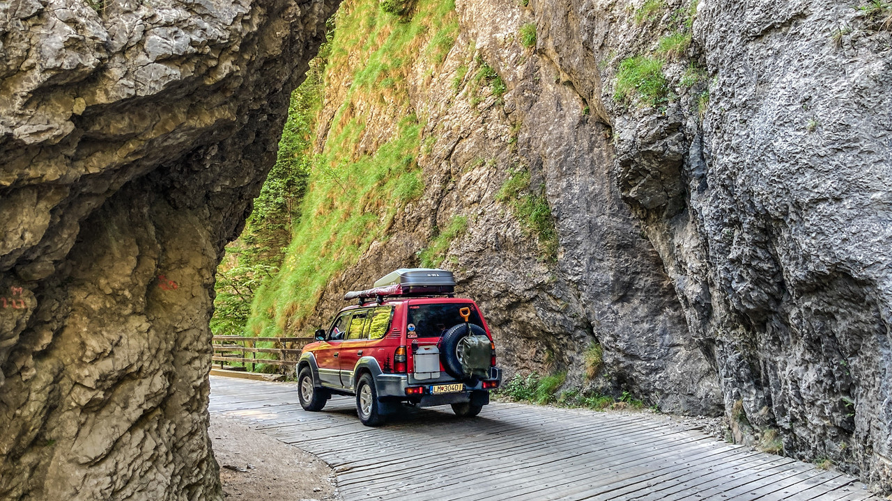 E0AB1C98-5443-4FC1-82FD-889C783126AA